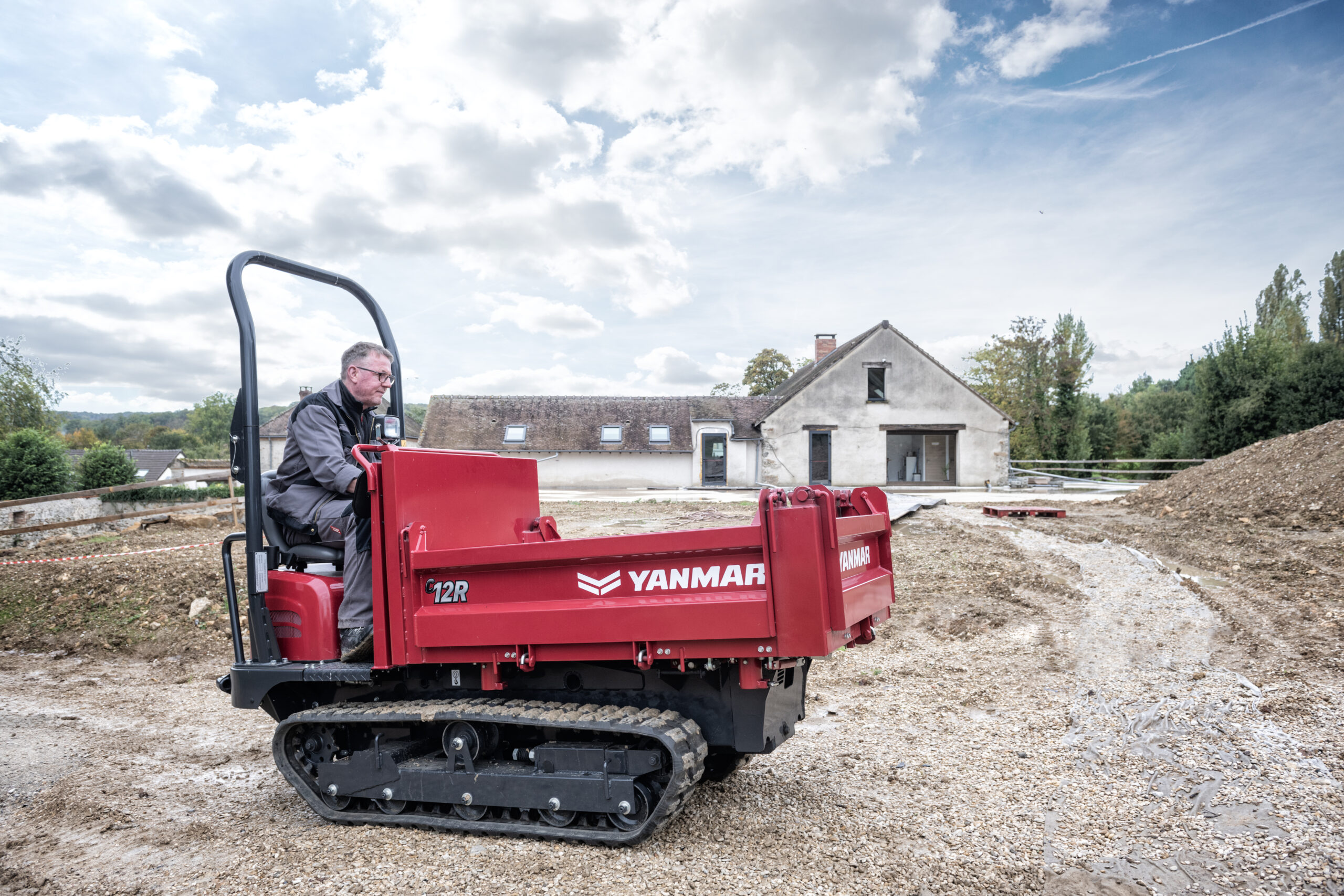 GRAVIT_wozidlo_gasienicowe_Yanmar_C12_1